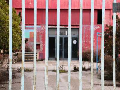 L'edificio rosso del Bowling del Levante